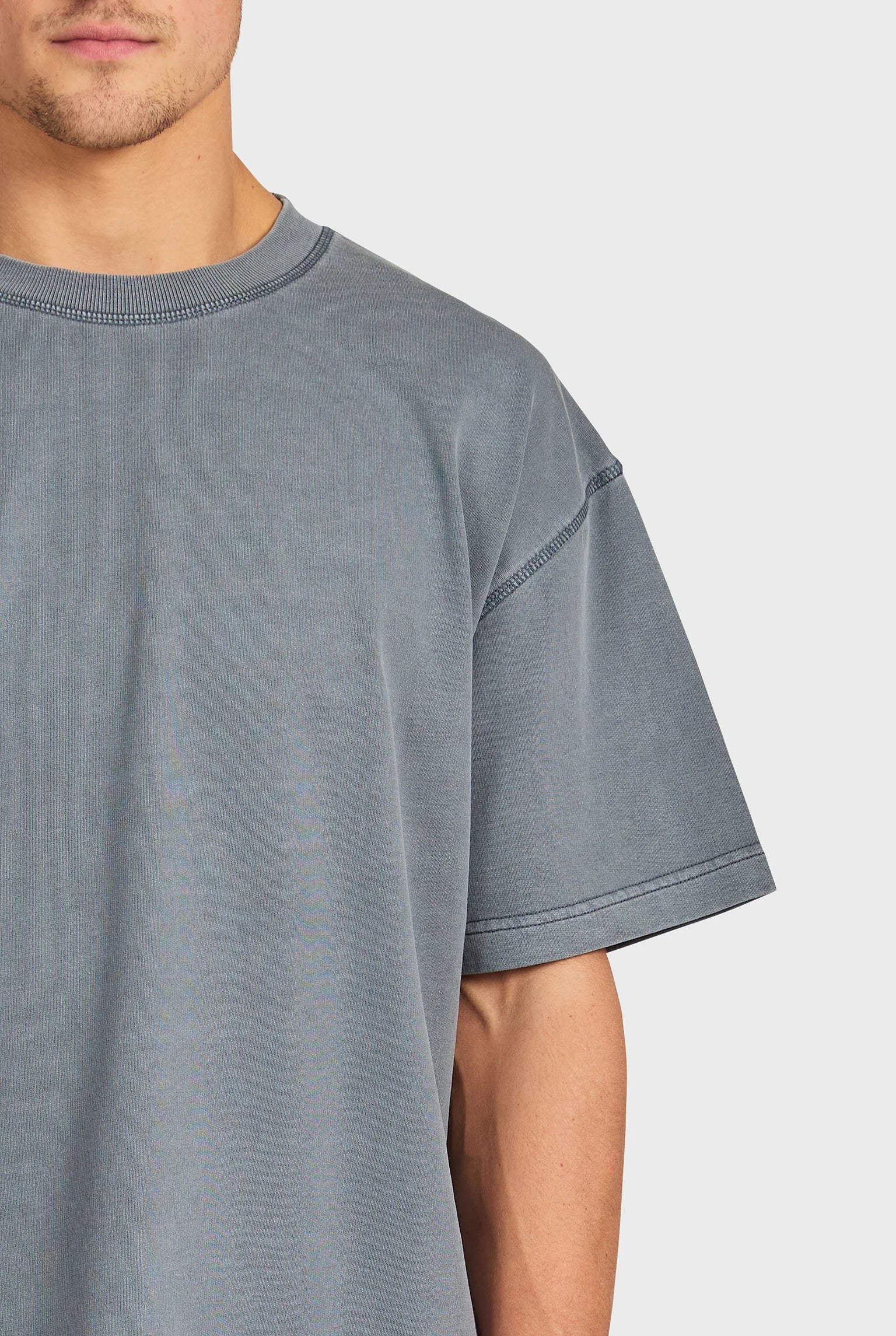 バーシティー クルーTシャツ - Graphite Blue